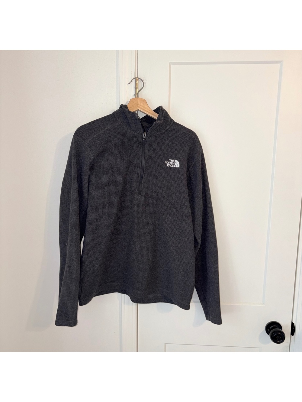 The North Face $75 Men’s XL Relaxed Textured Cap Rock 1/4 Zip charcoal pullover